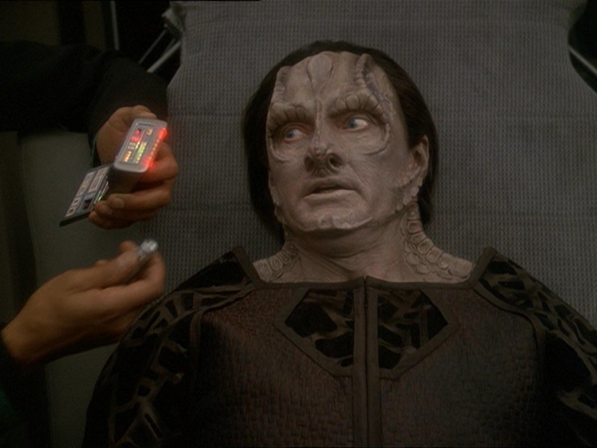 extant_StarTrek_DS9_7x03-Afterimage_0959.jpg