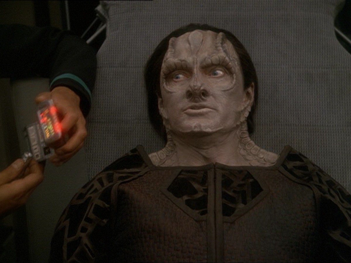 extant_StarTrek_DS9_7x03-Afterimage_0960.jpg