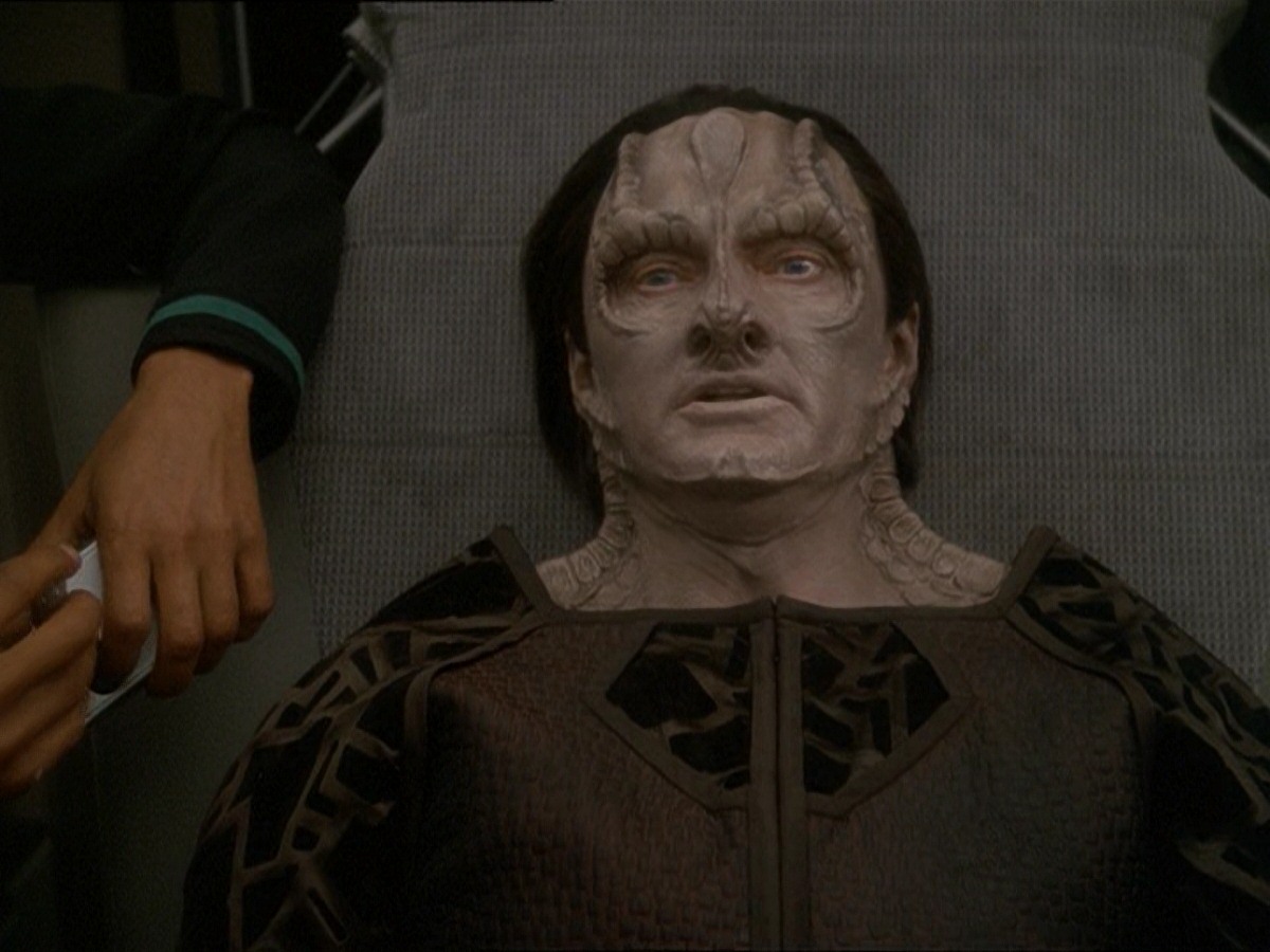 extant_StarTrek_DS9_7x03-Afterimage_0962.jpg