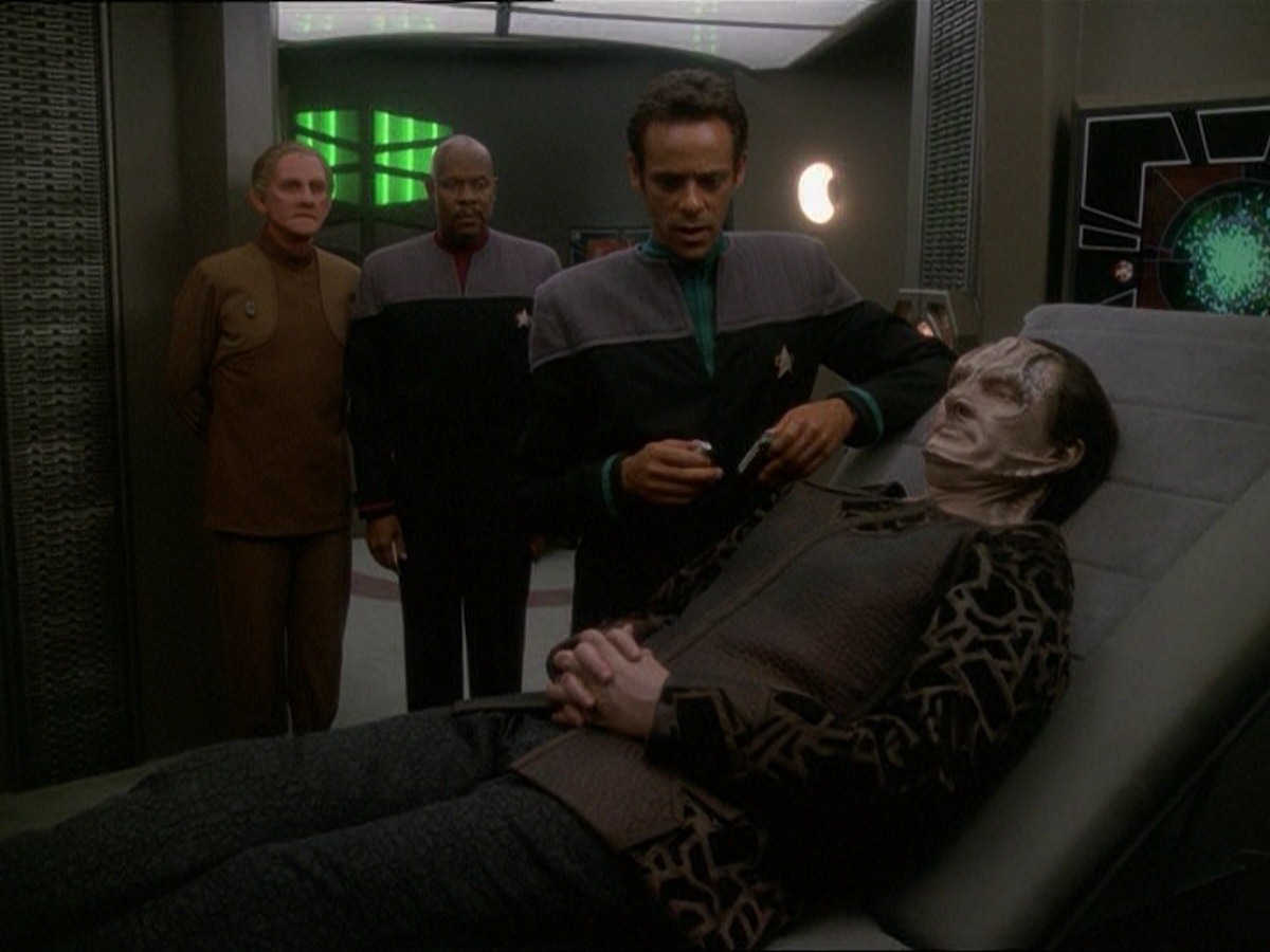 extant_StarTrek_DS9_7x03-Afterimage_0966.jpg