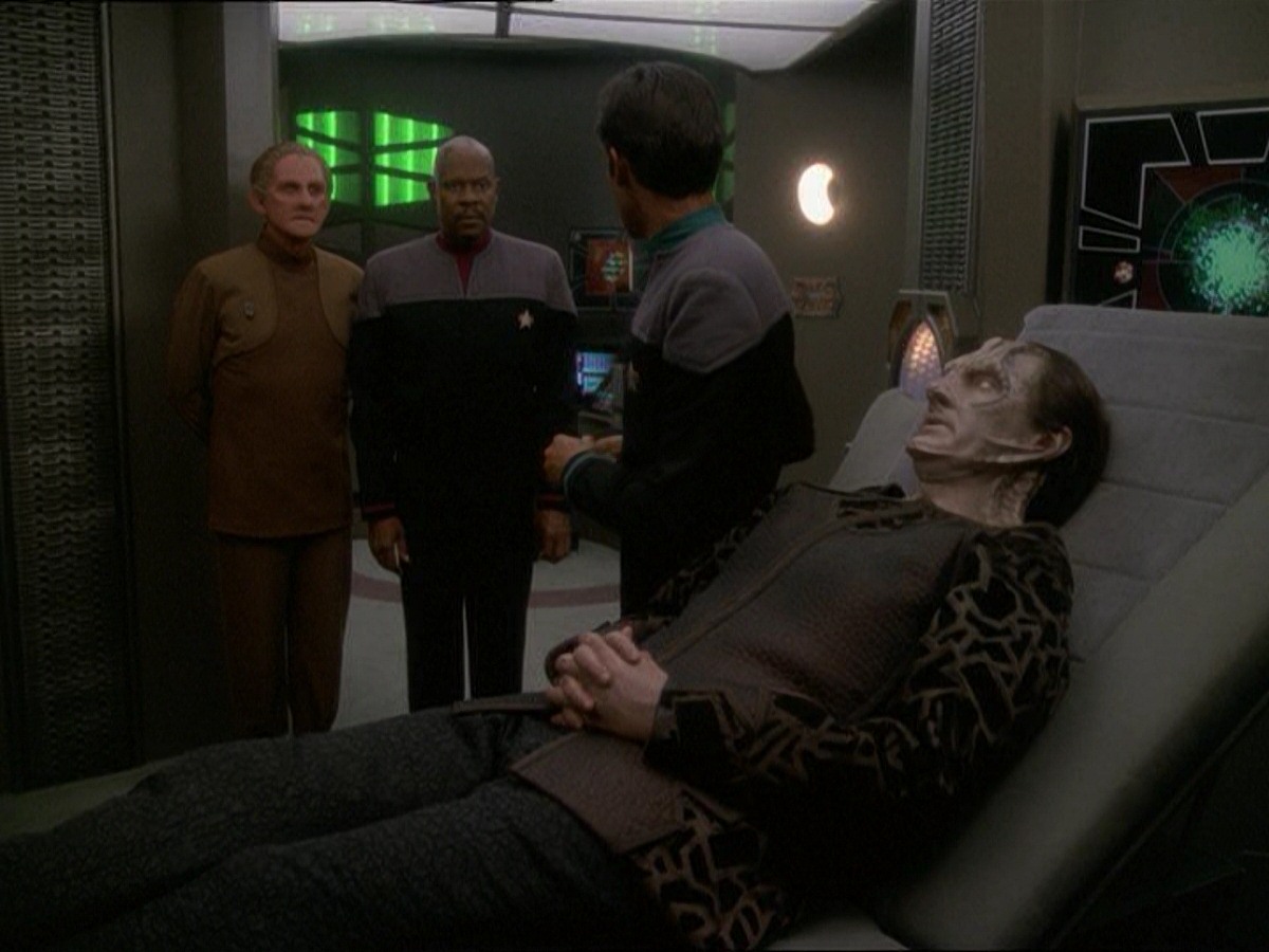 extant_StarTrek_DS9_7x03-Afterimage_0971.jpg