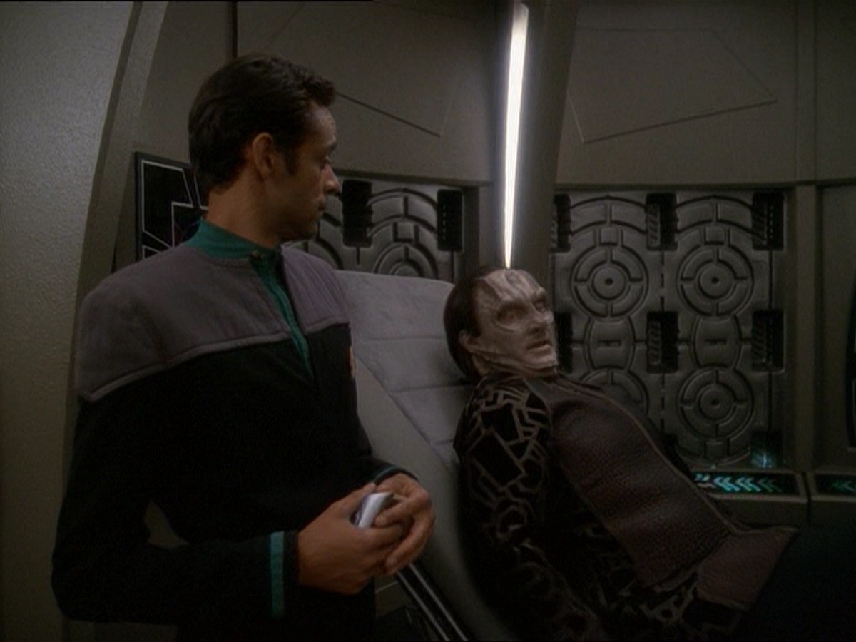 extant_StarTrek_DS9_7x03-Afterimage_0974.jpg