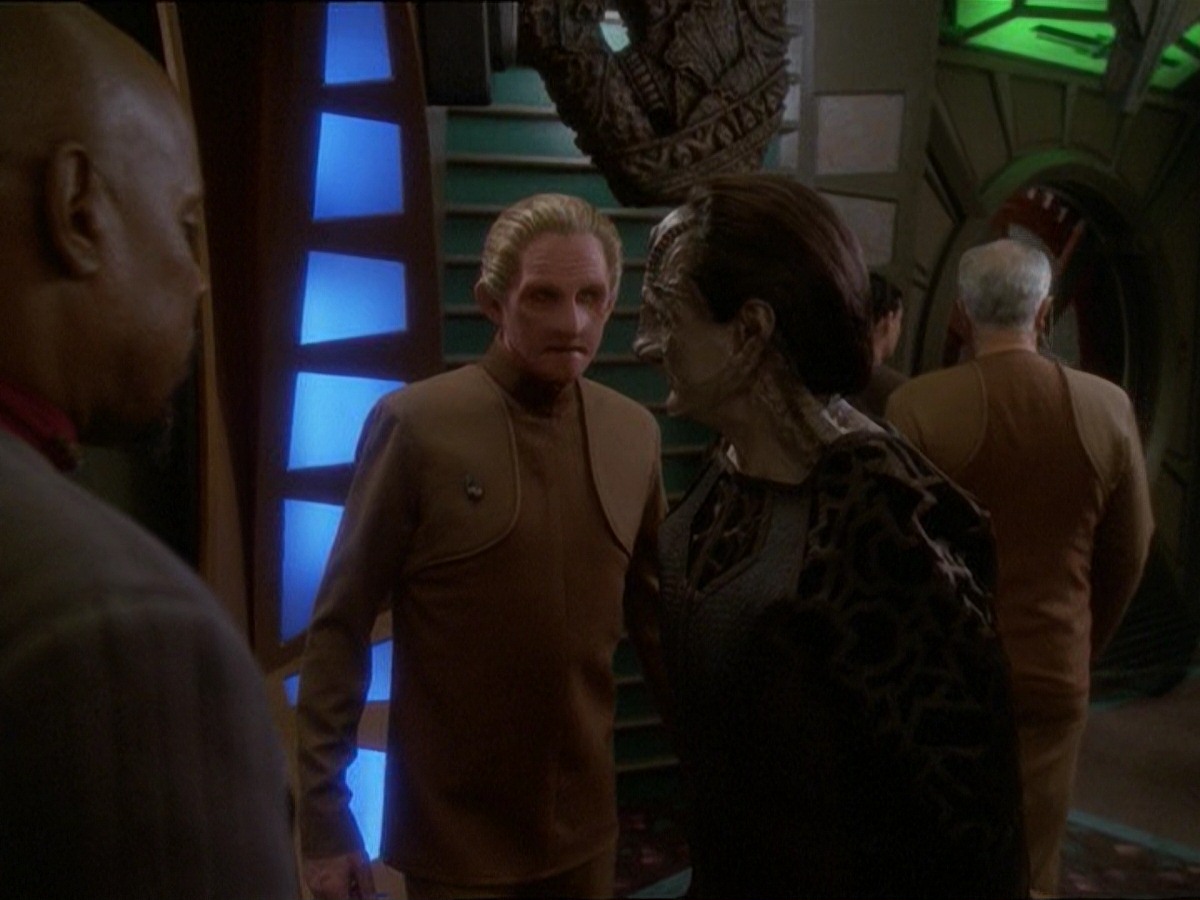 extant_StarTrek_DS9_7x03-Afterimage_0992.jpg