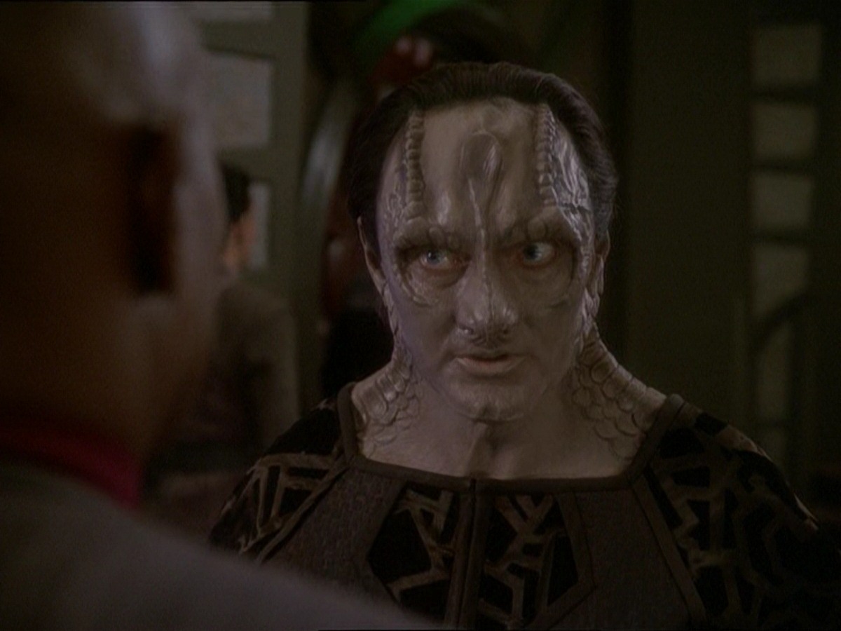 extant_StarTrek_DS9_7x03-Afterimage_1033.jpg