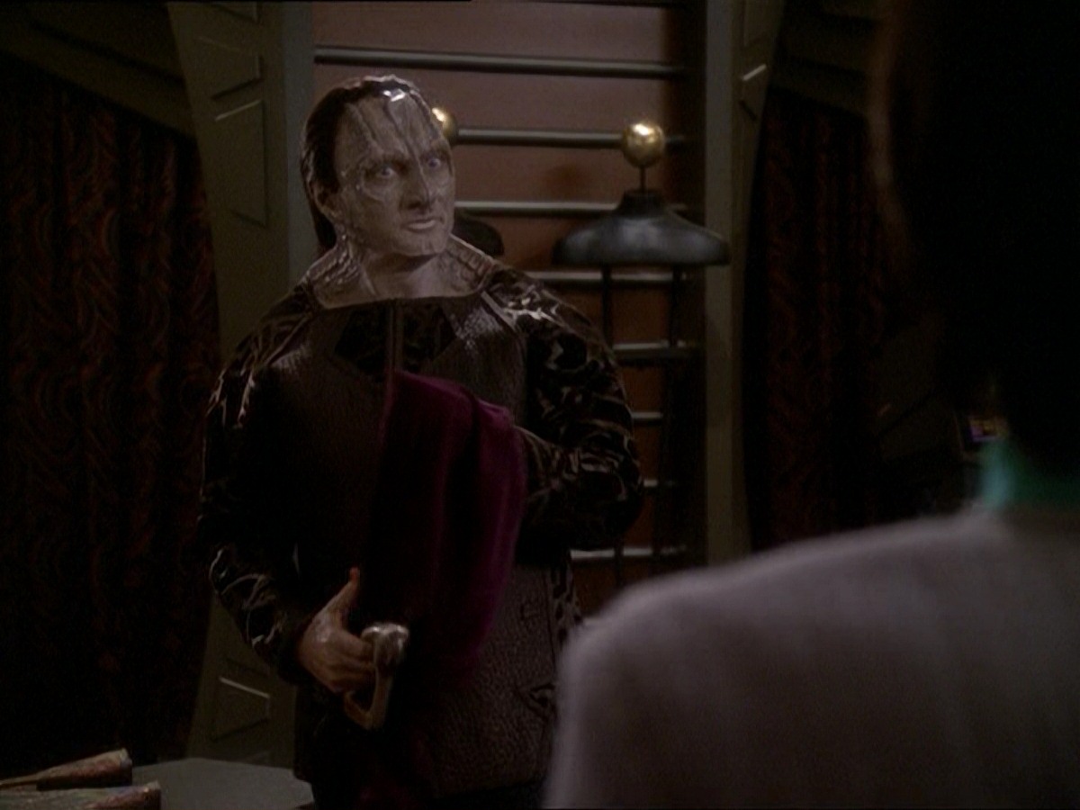 extant_StarTrek_DS9_7x03-Afterimage_1282.jpg