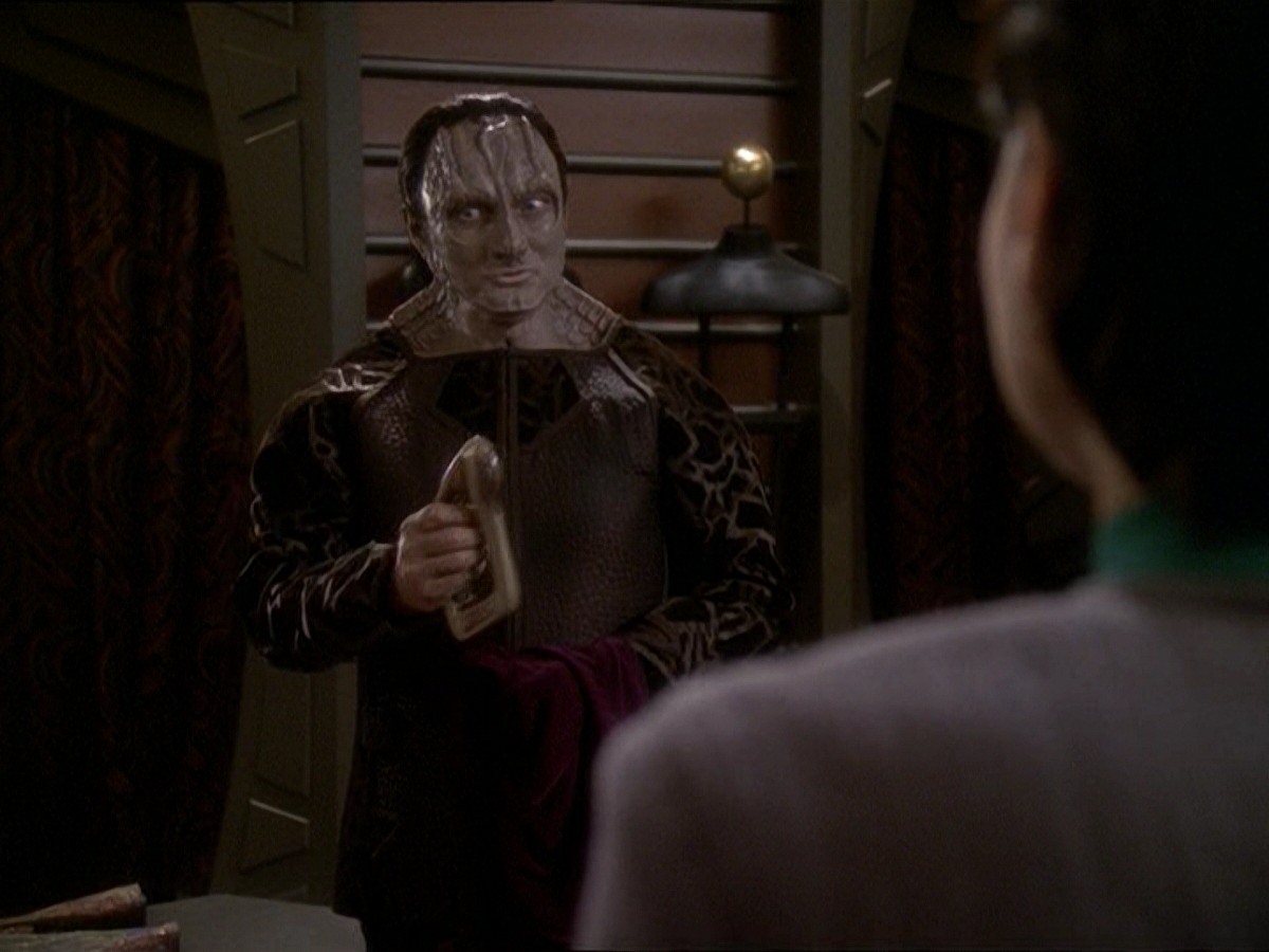 extant_StarTrek_DS9_7x03-Afterimage_1288.jpg