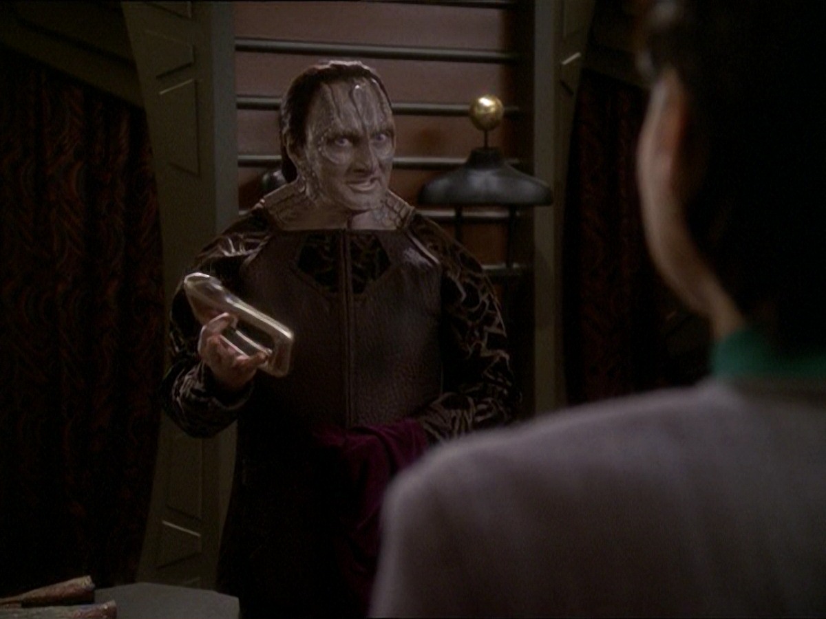 extant_StarTrek_DS9_7x03-Afterimage_1289.jpg