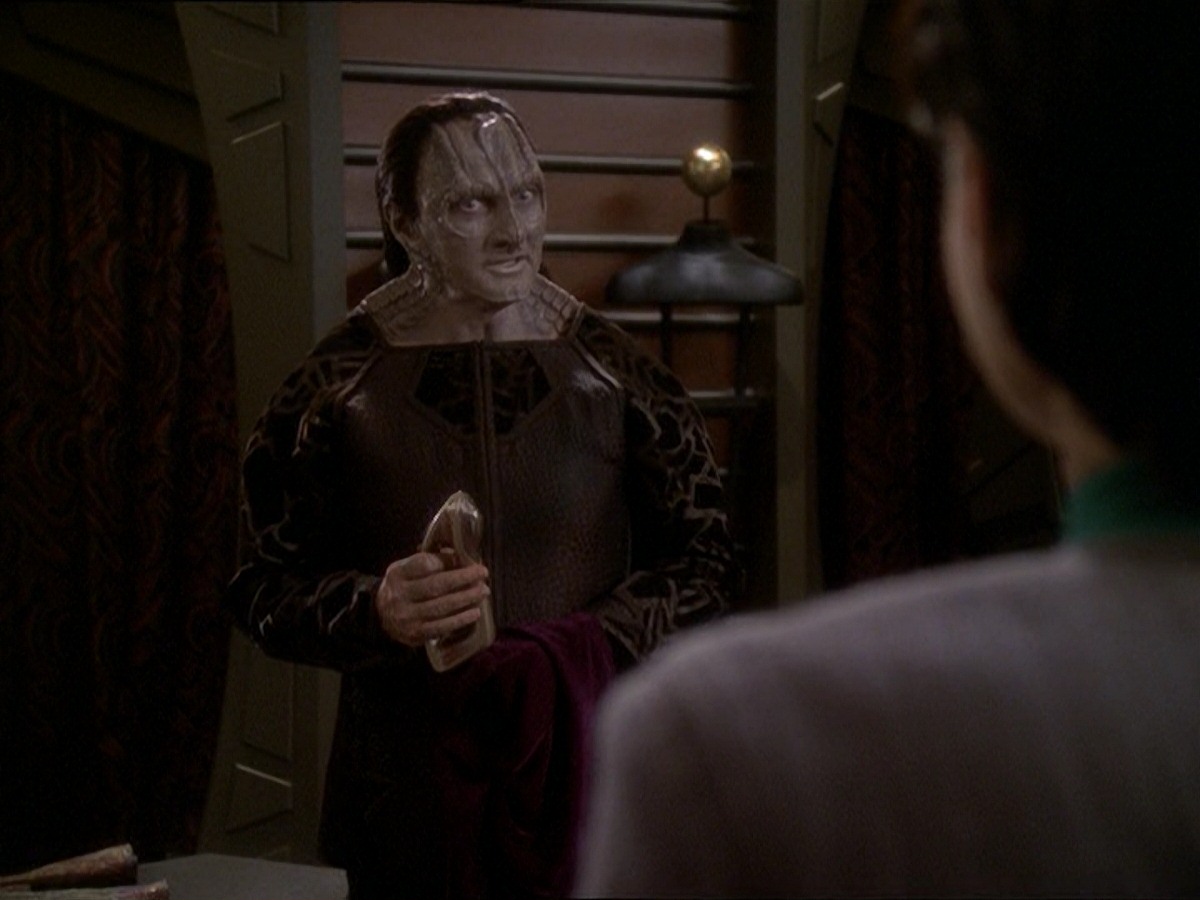 extant_StarTrek_DS9_7x03-Afterimage_1303.jpg