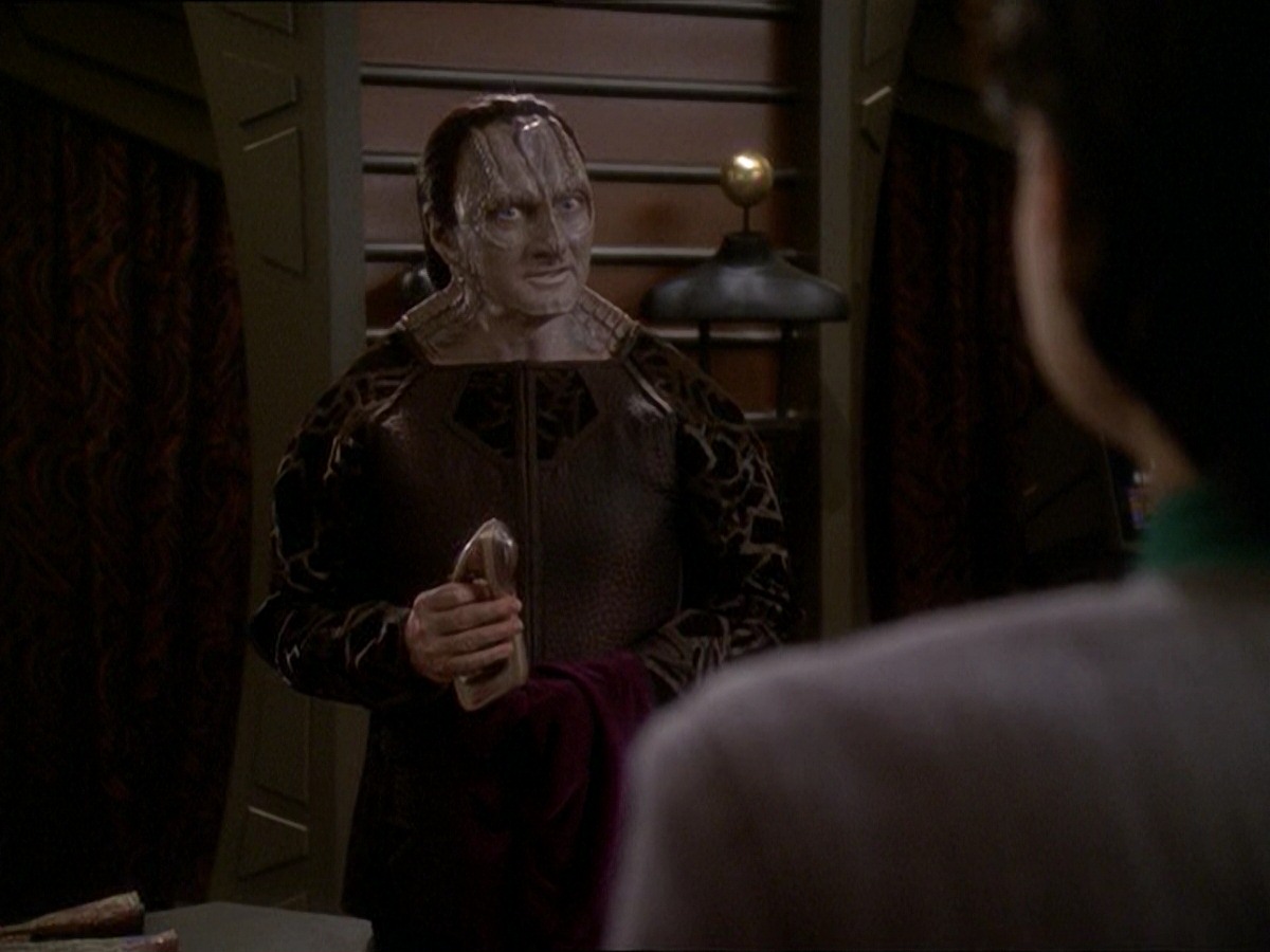 extant_StarTrek_DS9_7x03-Afterimage_1304.jpg