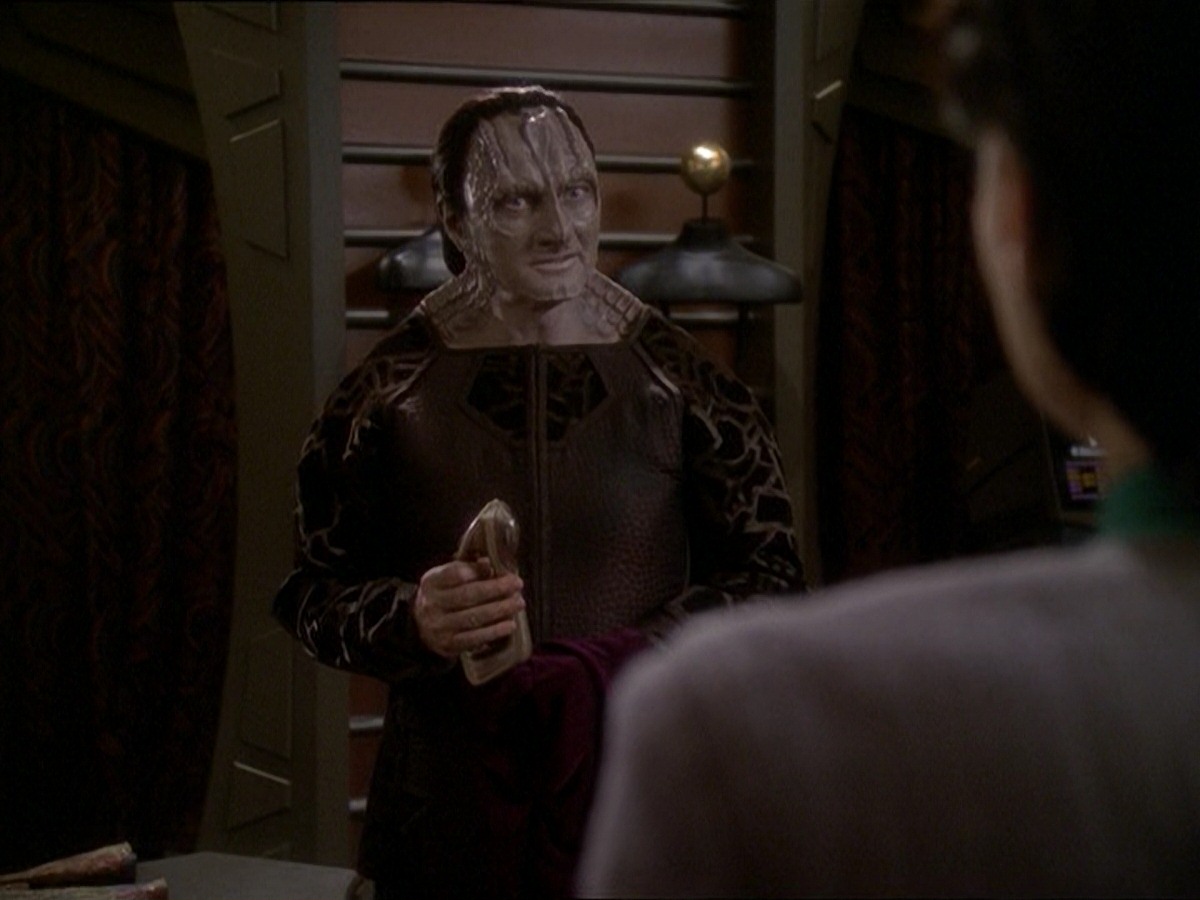 extant_StarTrek_DS9_7x03-Afterimage_1305.jpg