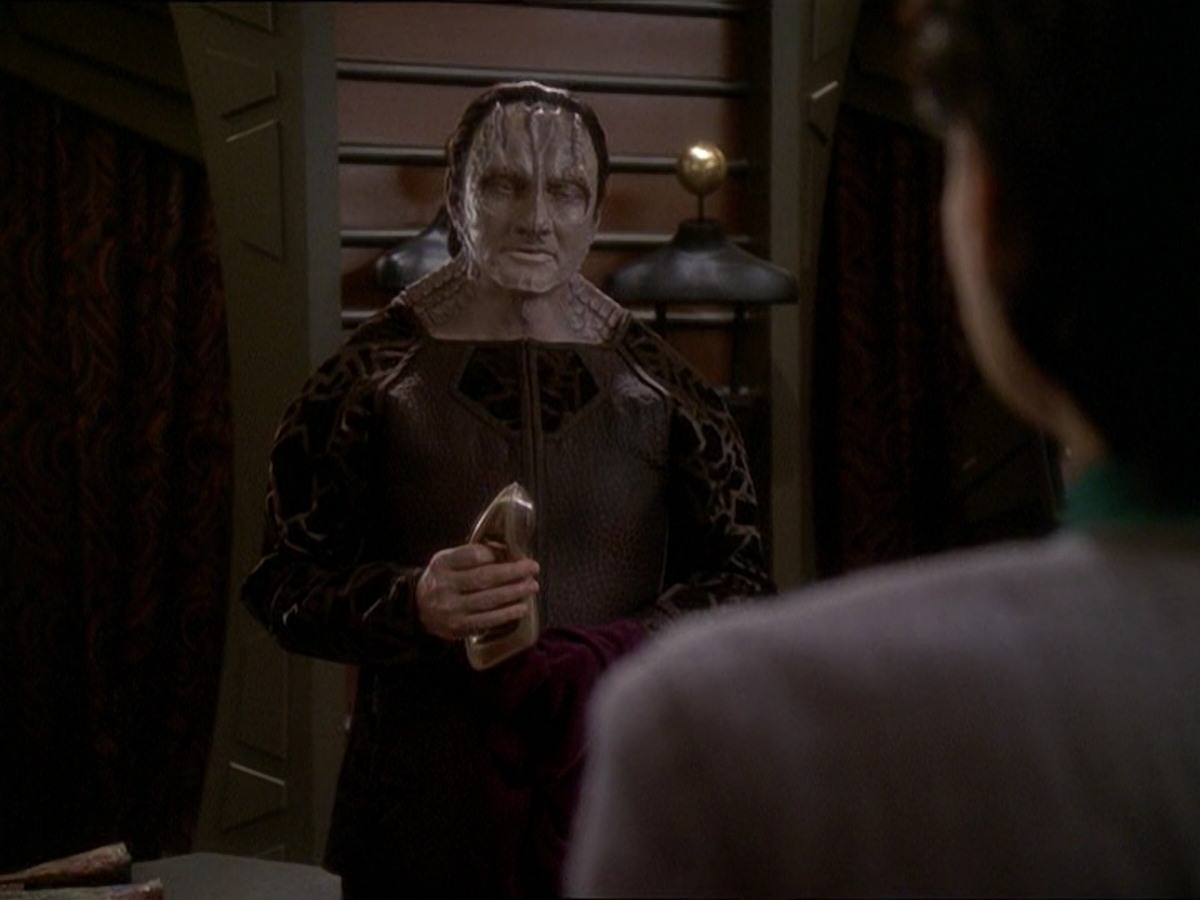extant_StarTrek_DS9_7x03-Afterimage_1307.jpg