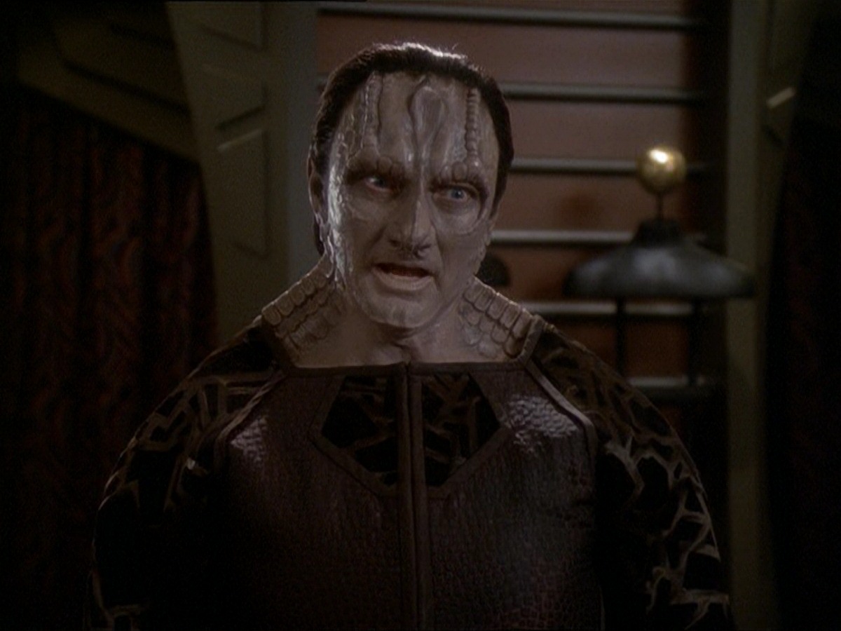 extant_StarTrek_DS9_7x03-Afterimage_1320.jpg