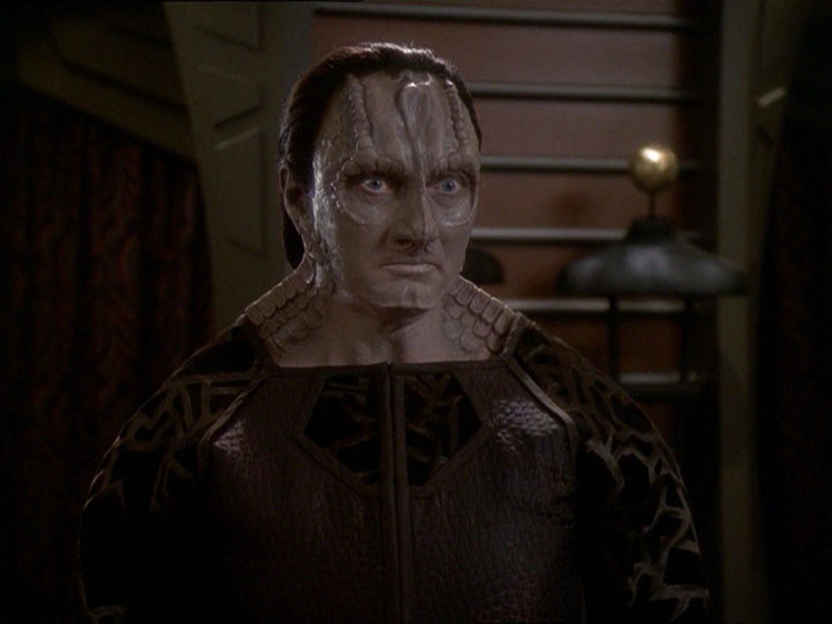 extant_StarTrek_DS9_7x03-Afterimage_1324.jpg