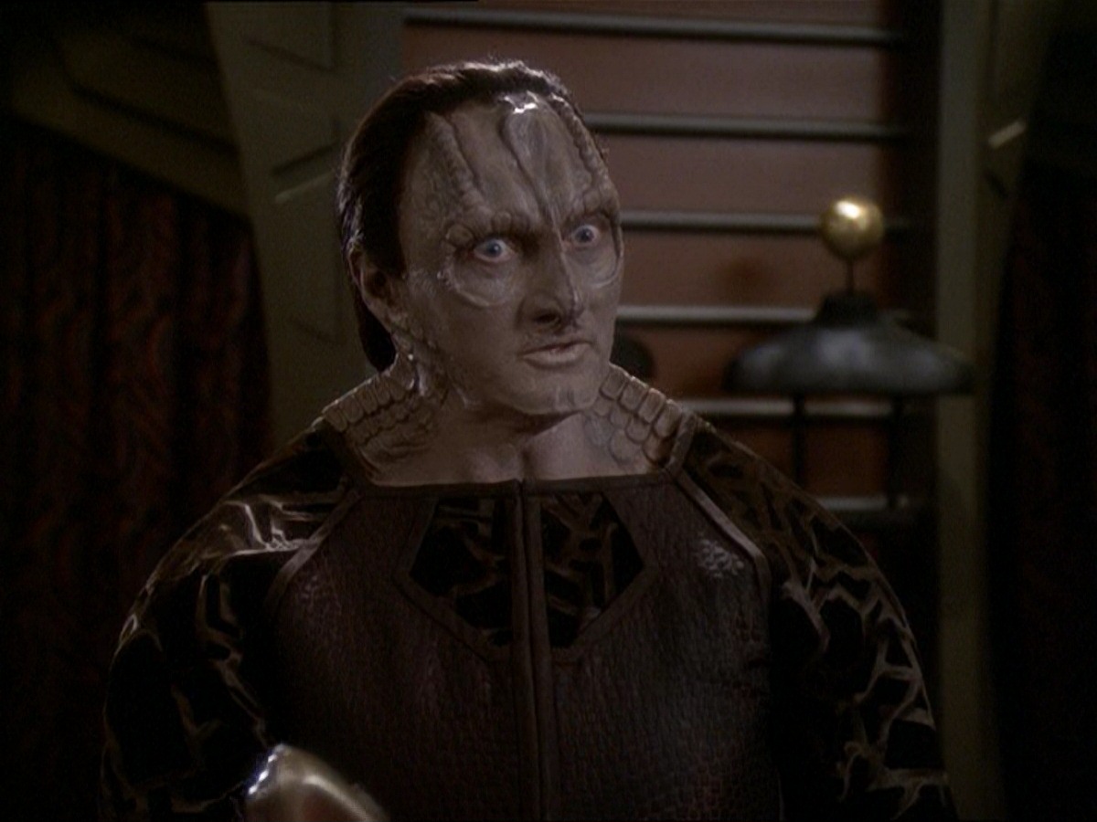 extant_StarTrek_DS9_7x03-Afterimage_1350.jpg