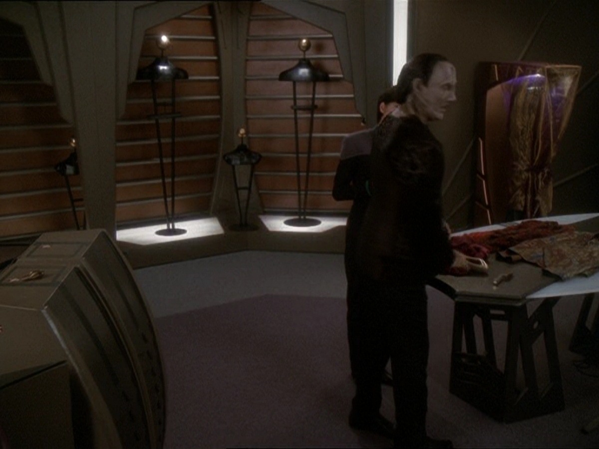extant_StarTrek_DS9_7x03-Afterimage_1414.jpg