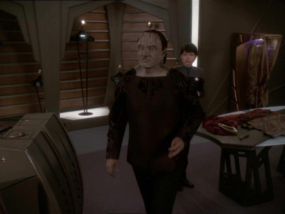 extant_StarTrek_DS9_7x03-Afterimage_1416.jpg