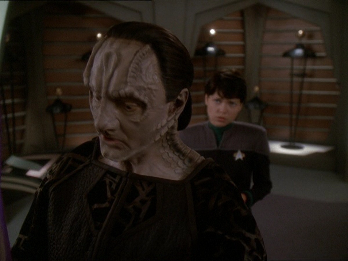 extant_StarTrek_DS9_7x03-Afterimage_1424.jpg