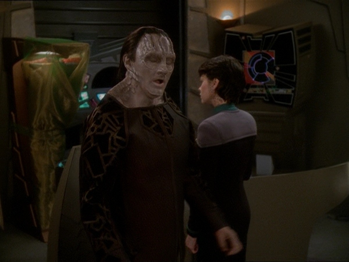 extant_StarTrek_DS9_7x03-Afterimage_1532.jpg