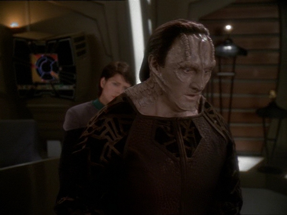 extant_StarTrek_DS9_7x03-Afterimage_1537.jpg