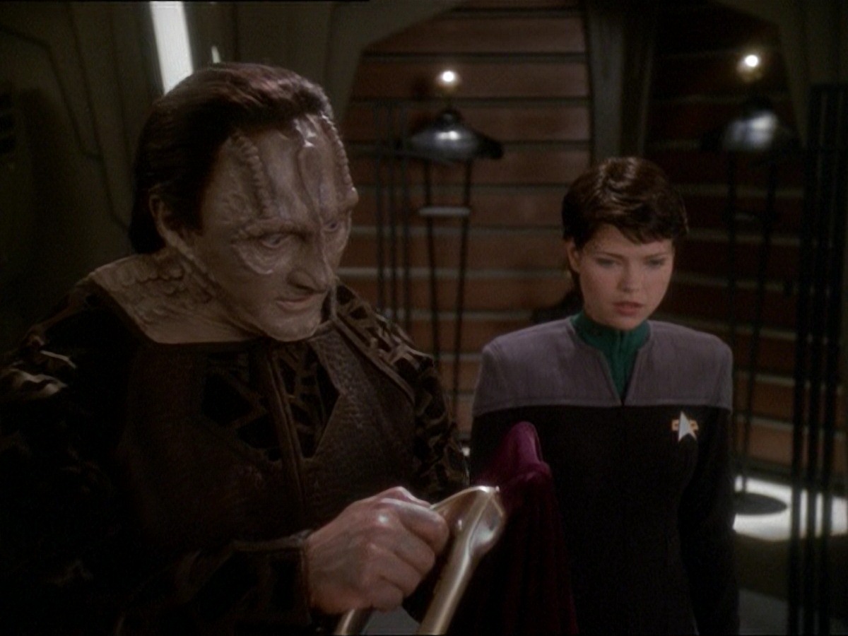 extant_StarTrek_DS9_7x03-Afterimage_1558.jpg