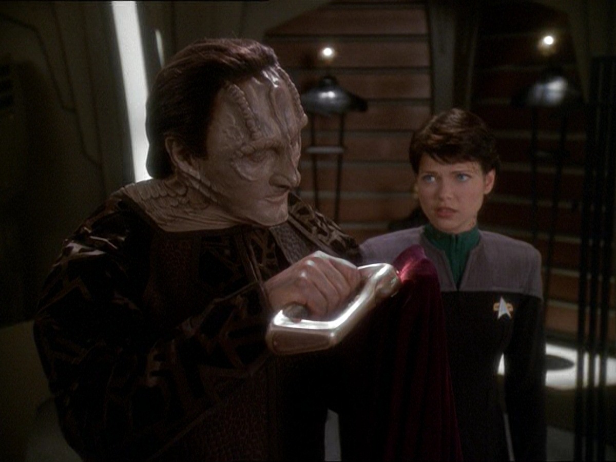 extant_StarTrek_DS9_7x03-Afterimage_1566.jpg