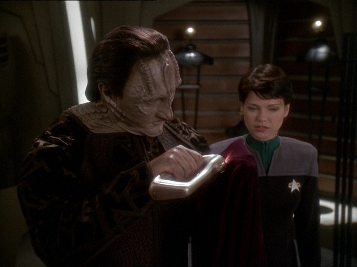 extant_StarTrek_DS9_7x03-Afterimage_1569.jpg