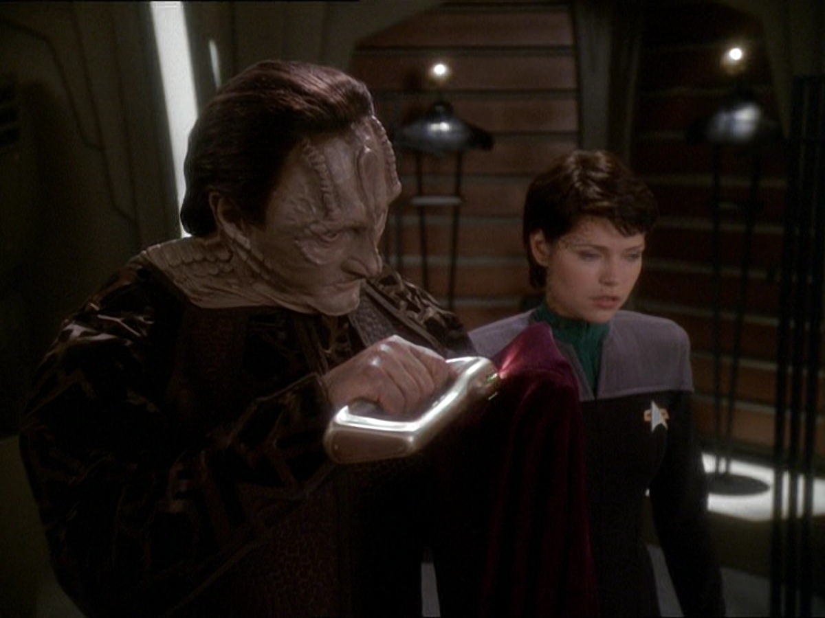 extant_StarTrek_DS9_7x03-Afterimage_1570.jpg