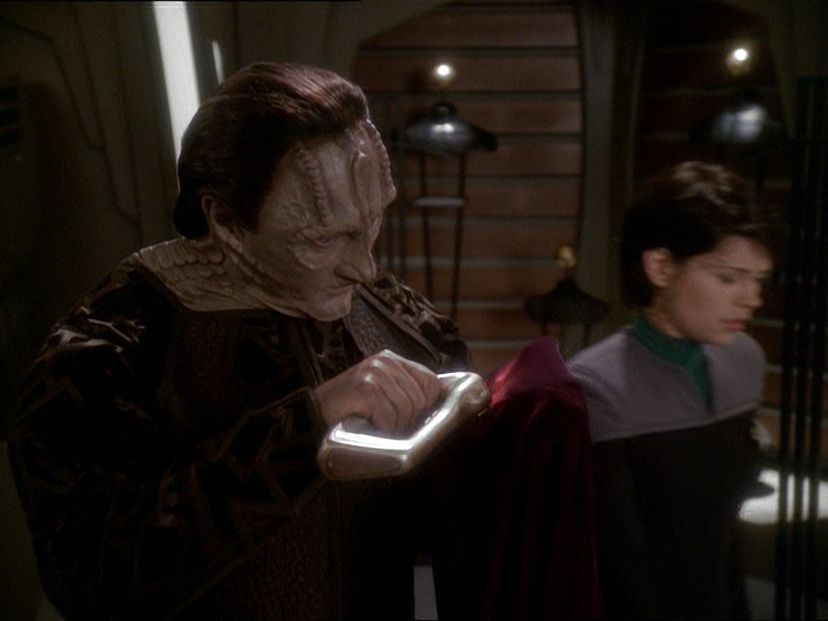extant_StarTrek_DS9_7x03-Afterimage_1571.jpg
