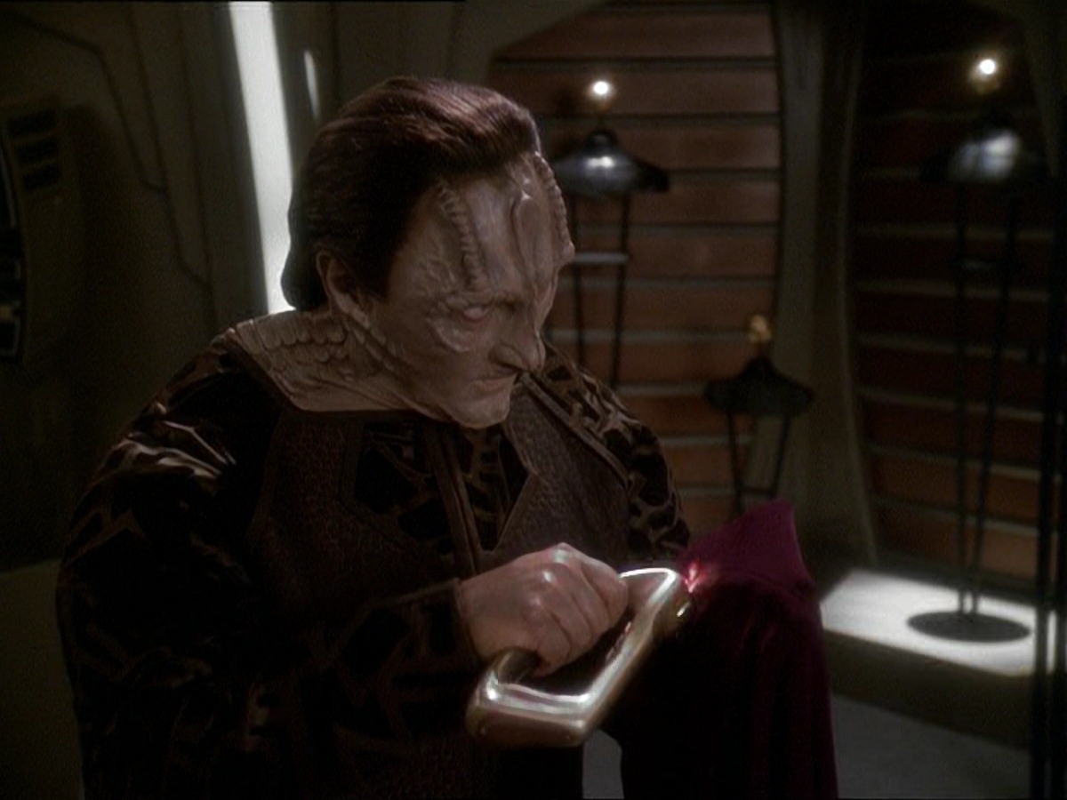 extant_StarTrek_DS9_7x03-Afterimage_1573.jpg