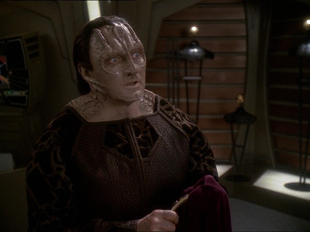 extant_StarTrek_DS9_7x03-Afterimage_1587.jpg