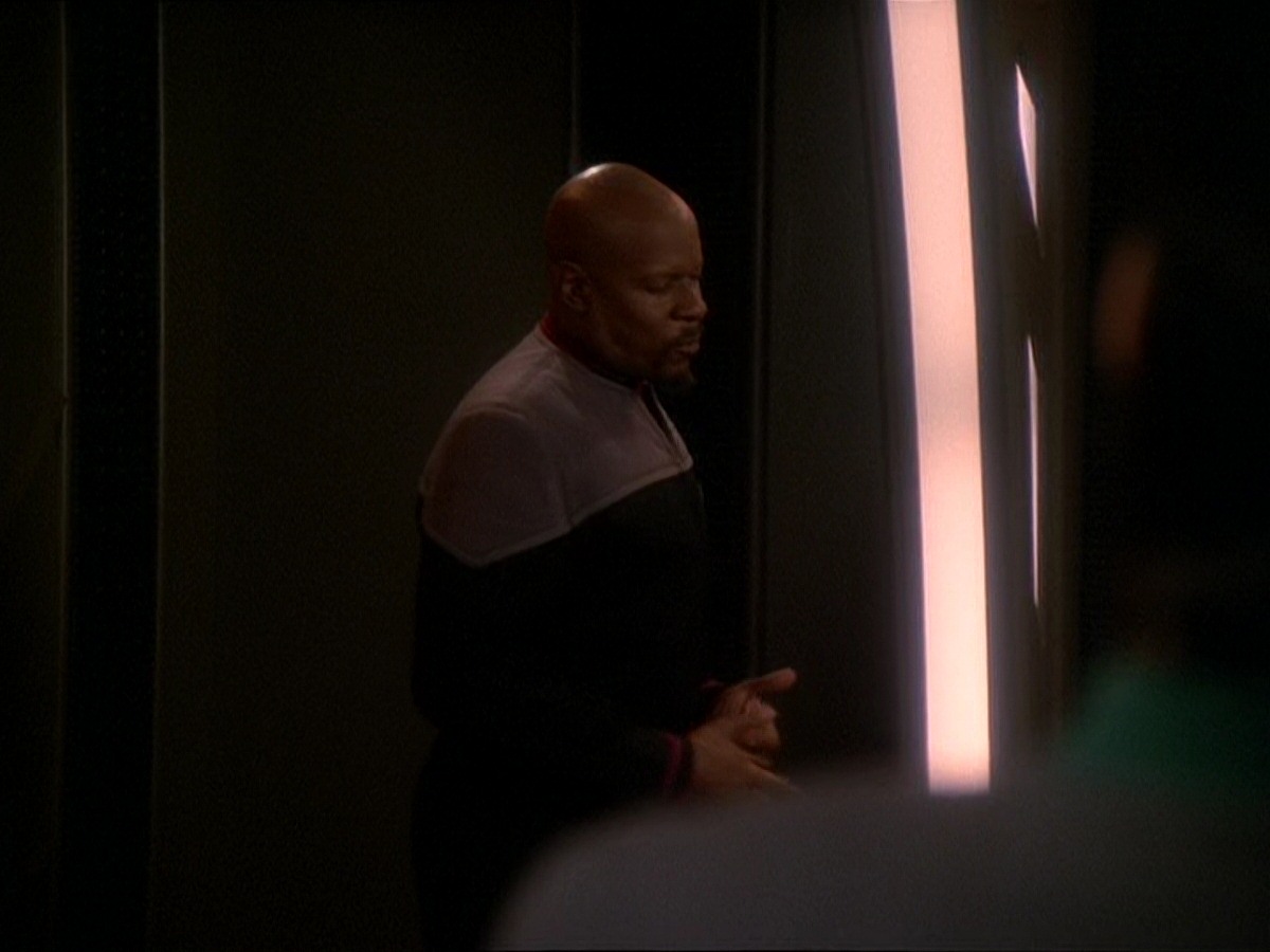 extant_StarTrek_DS9_7x03-Afterimage_1792.jpg