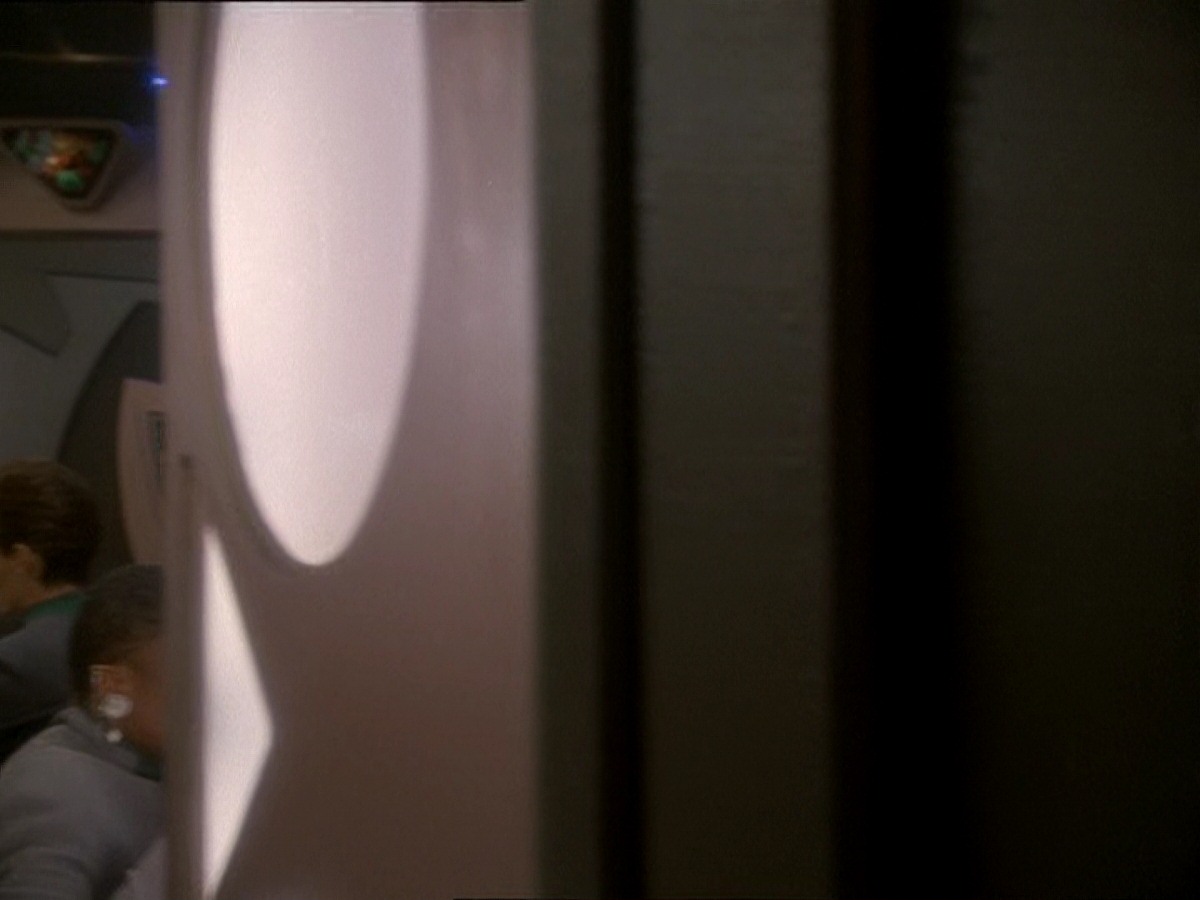 extant_StarTrek_DS9_7x03-Afterimage_1946.jpg