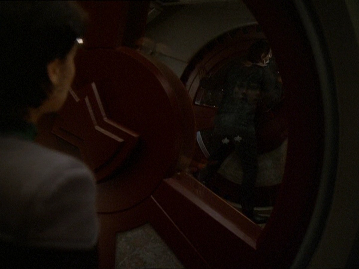 extant_StarTrek_DS9_7x03-Afterimage_2117.jpg