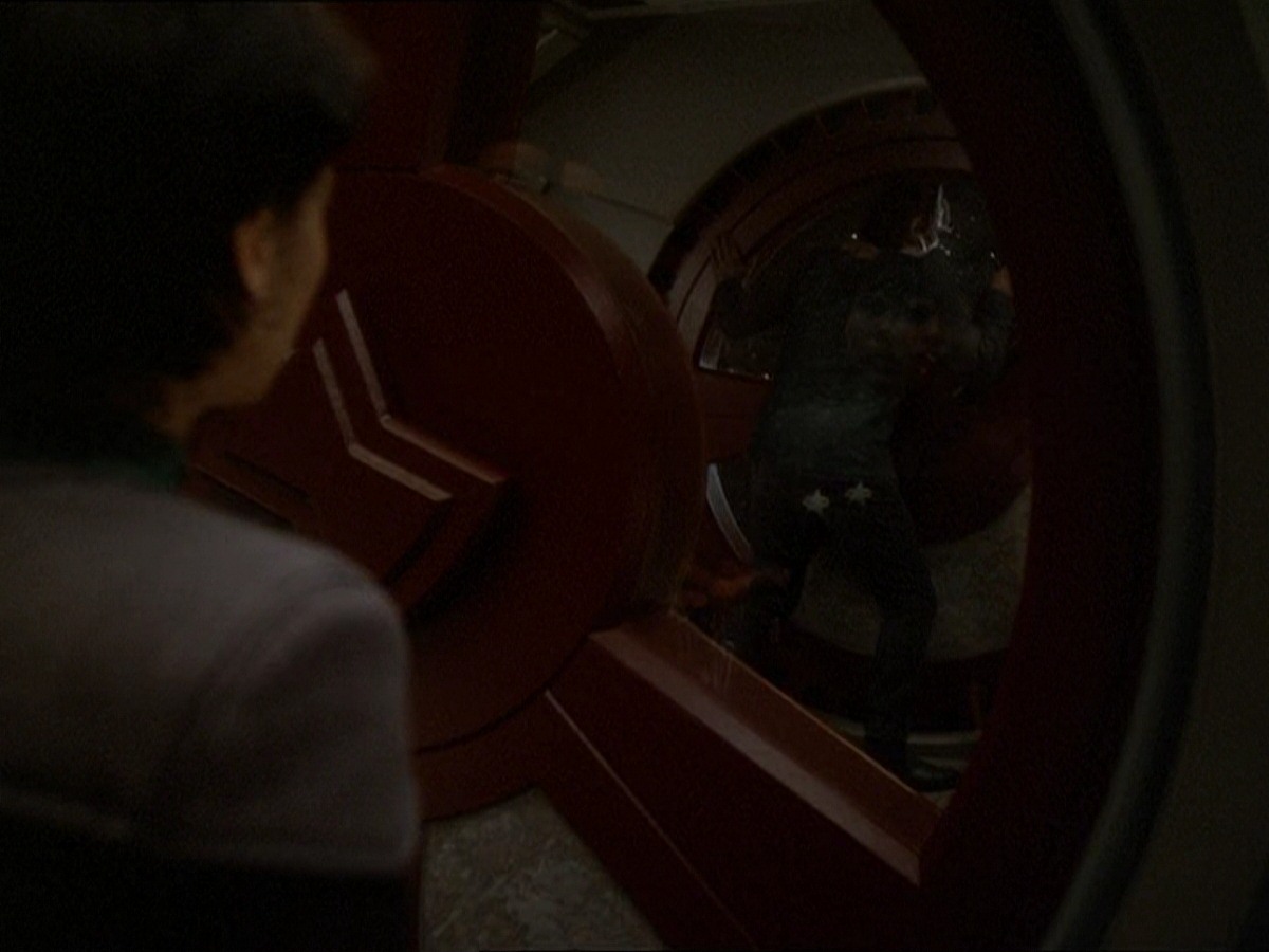 extant_StarTrek_DS9_7x03-Afterimage_2118.jpg