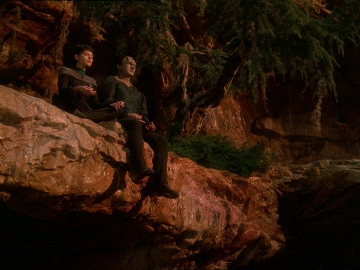 extant_StarTrek_DS9_7x03-Afterimage_2162.jpg