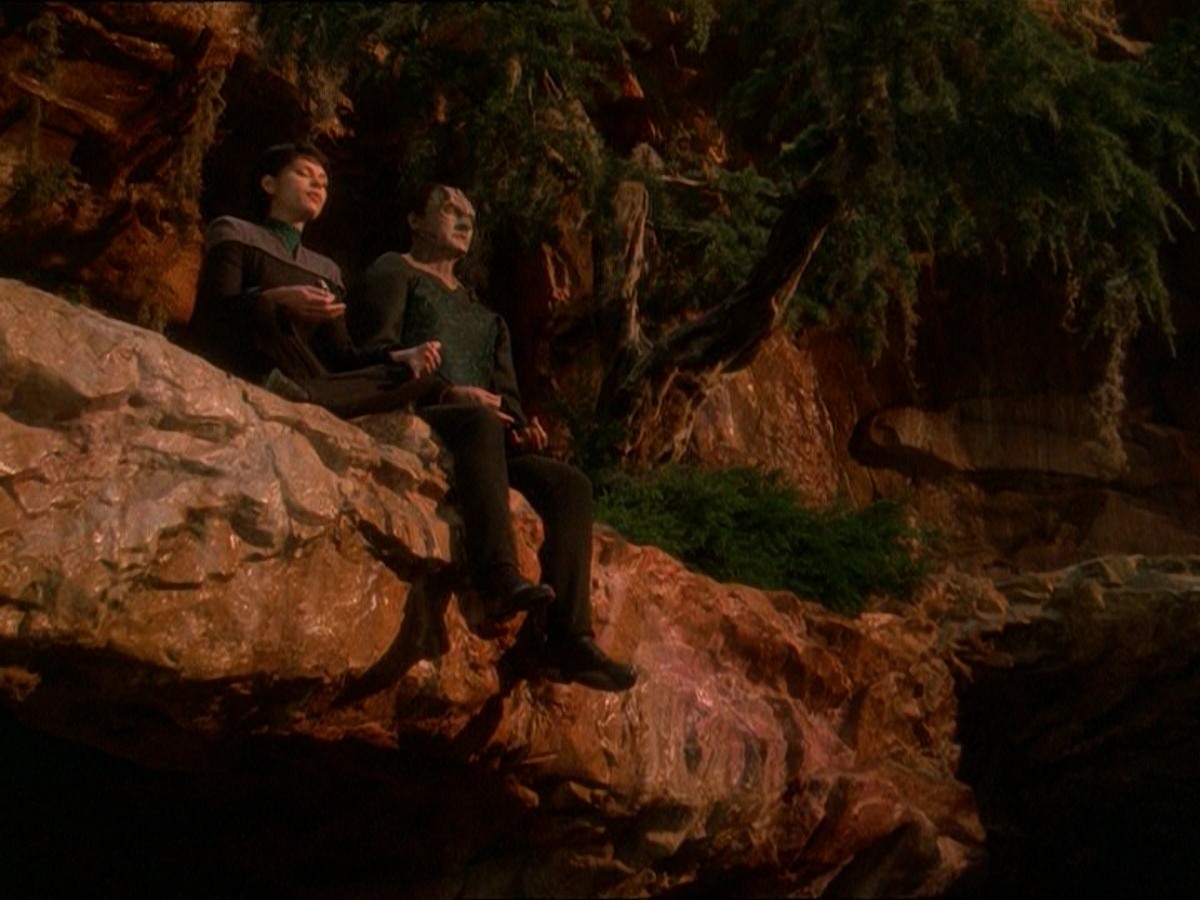 extant_StarTrek_DS9_7x03-Afterimage_2168.jpg