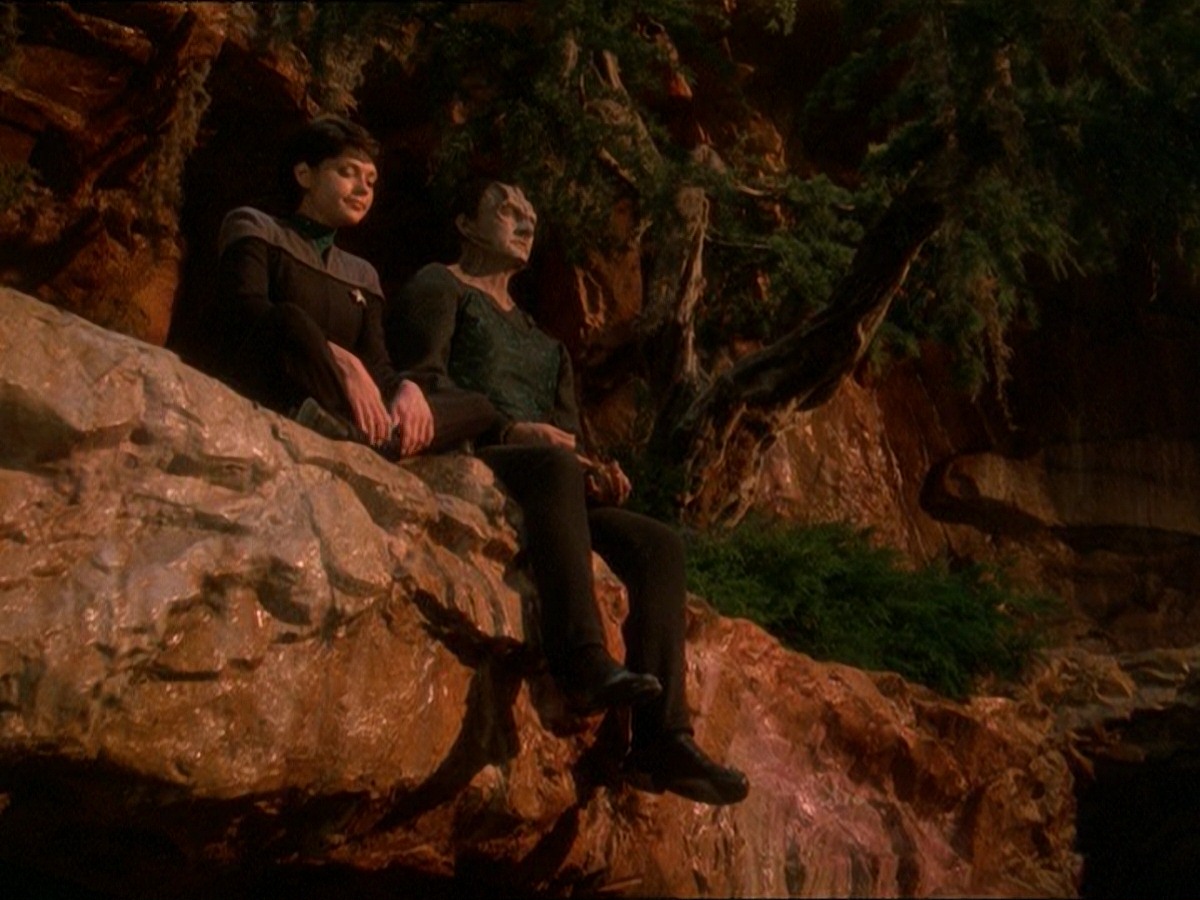 extant_StarTrek_DS9_7x03-Afterimage_2179.jpg