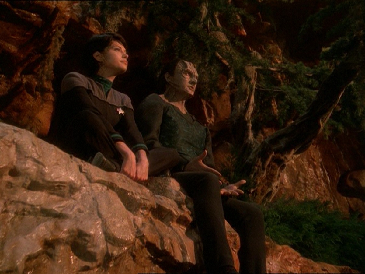 extant_StarTrek_DS9_7x03-Afterimage_2192.jpg