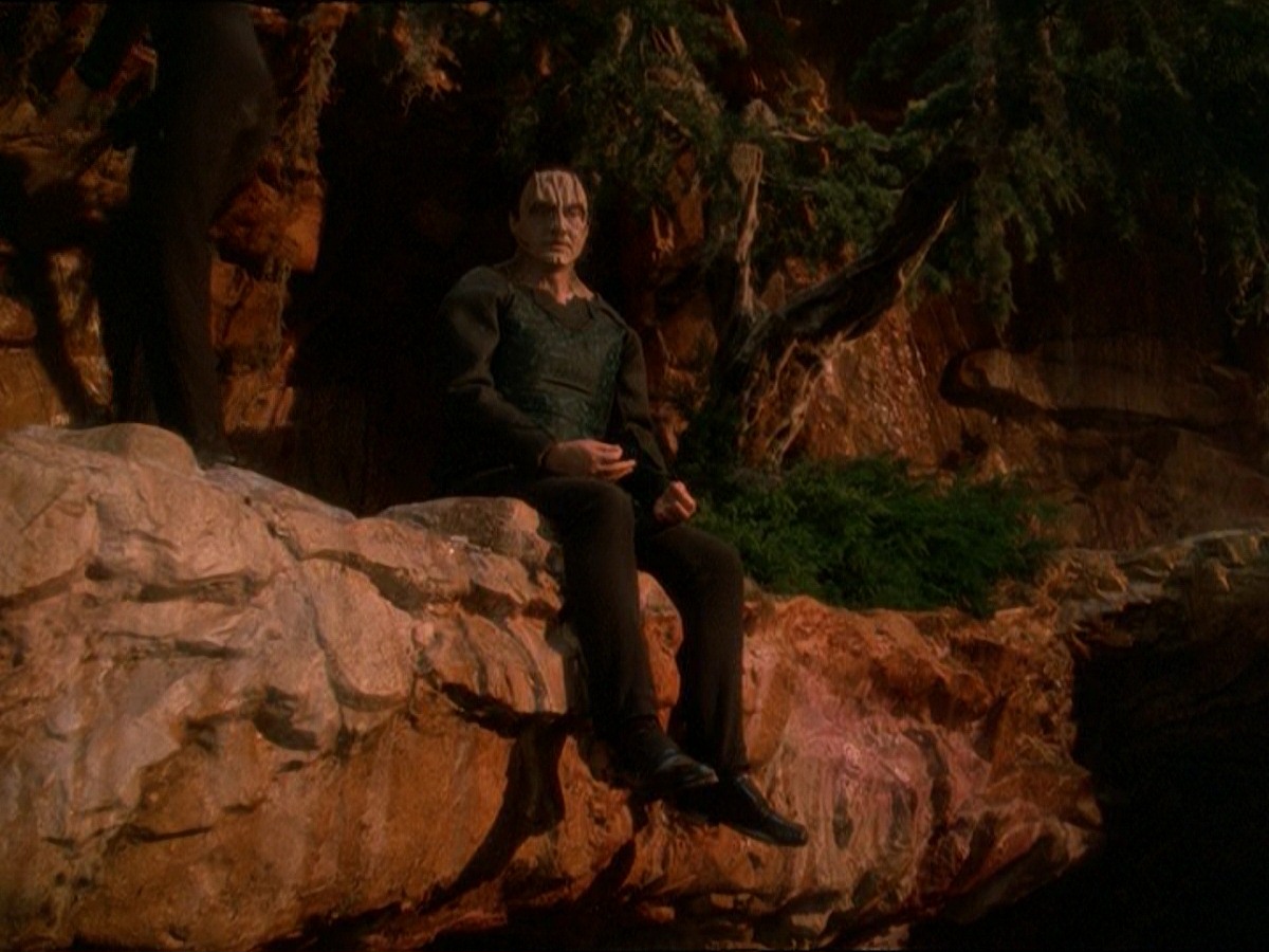 extant_StarTrek_DS9_7x03-Afterimage_2295.jpg