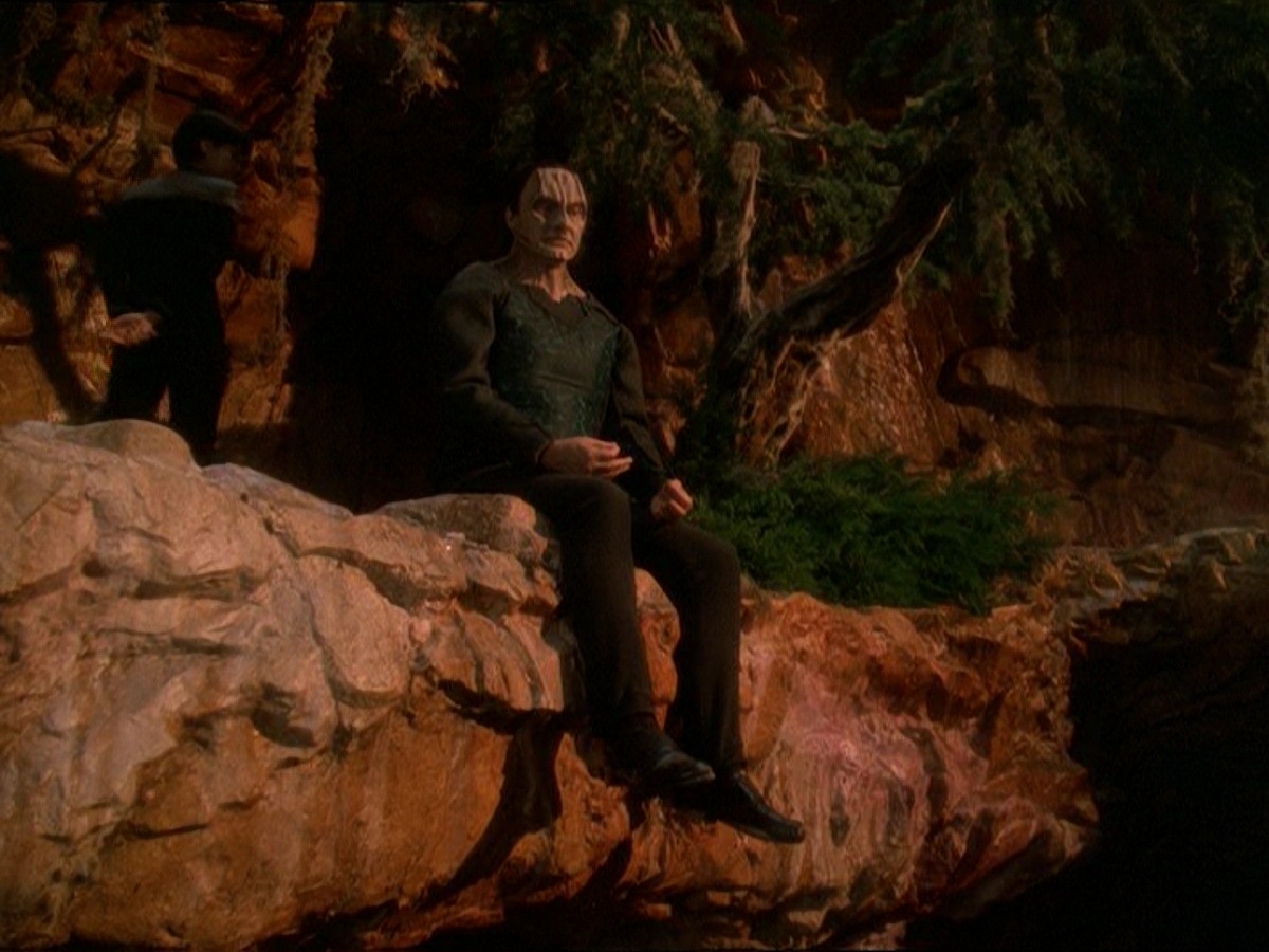 extant_StarTrek_DS9_7x03-Afterimage_2298.jpg