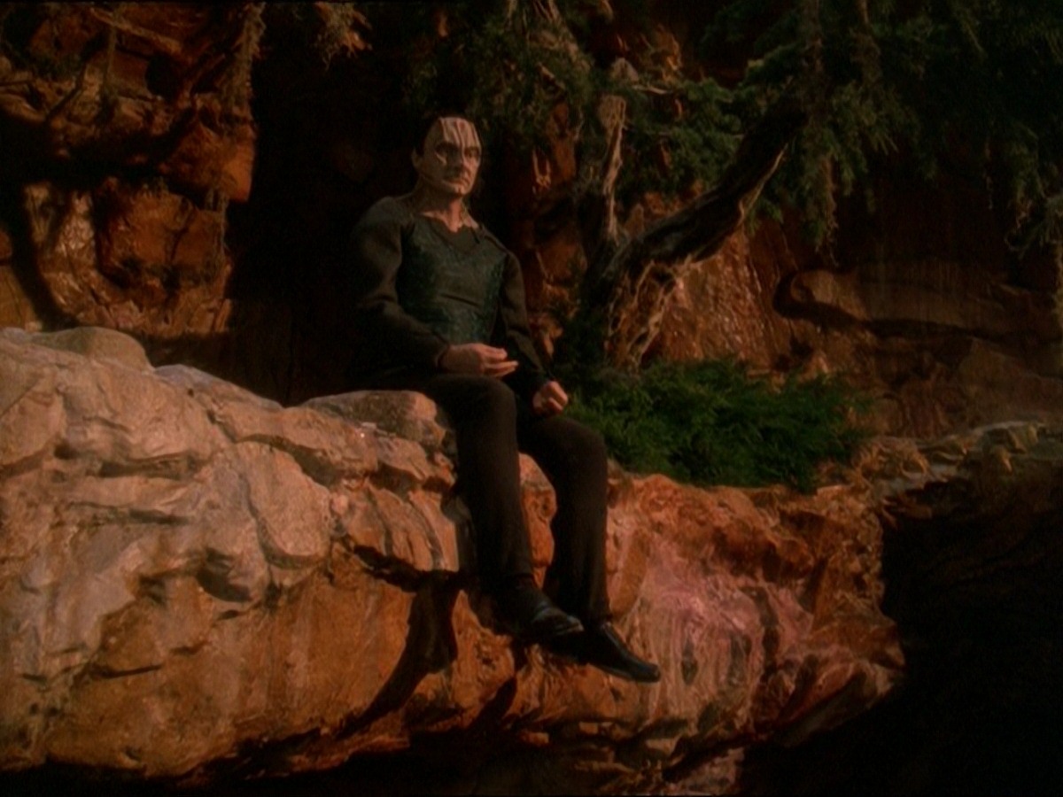 extant_StarTrek_DS9_7x03-Afterimage_2302.jpg