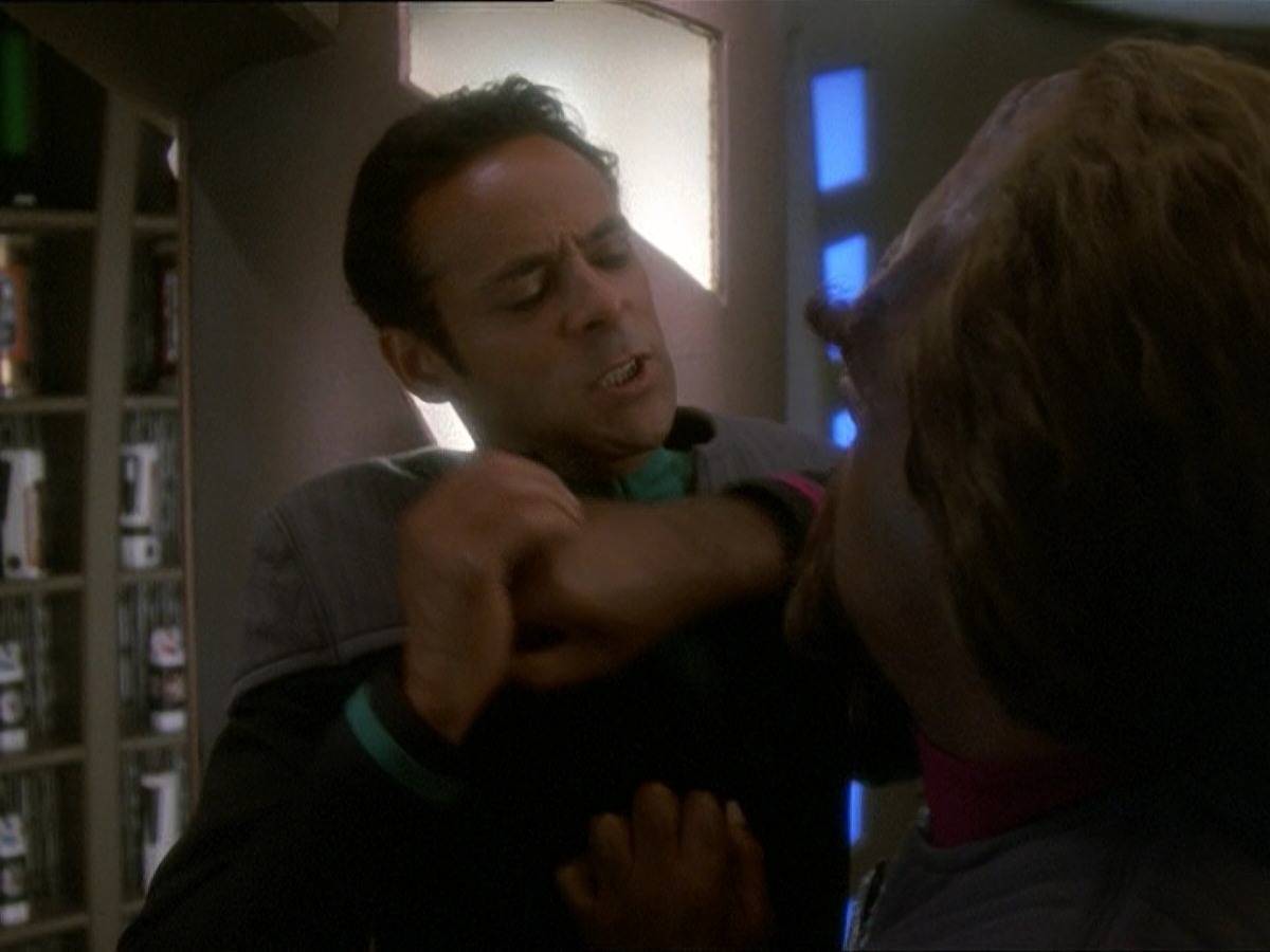 extant_StarTrek_DS9_7x03-Afterimage_2385.jpg