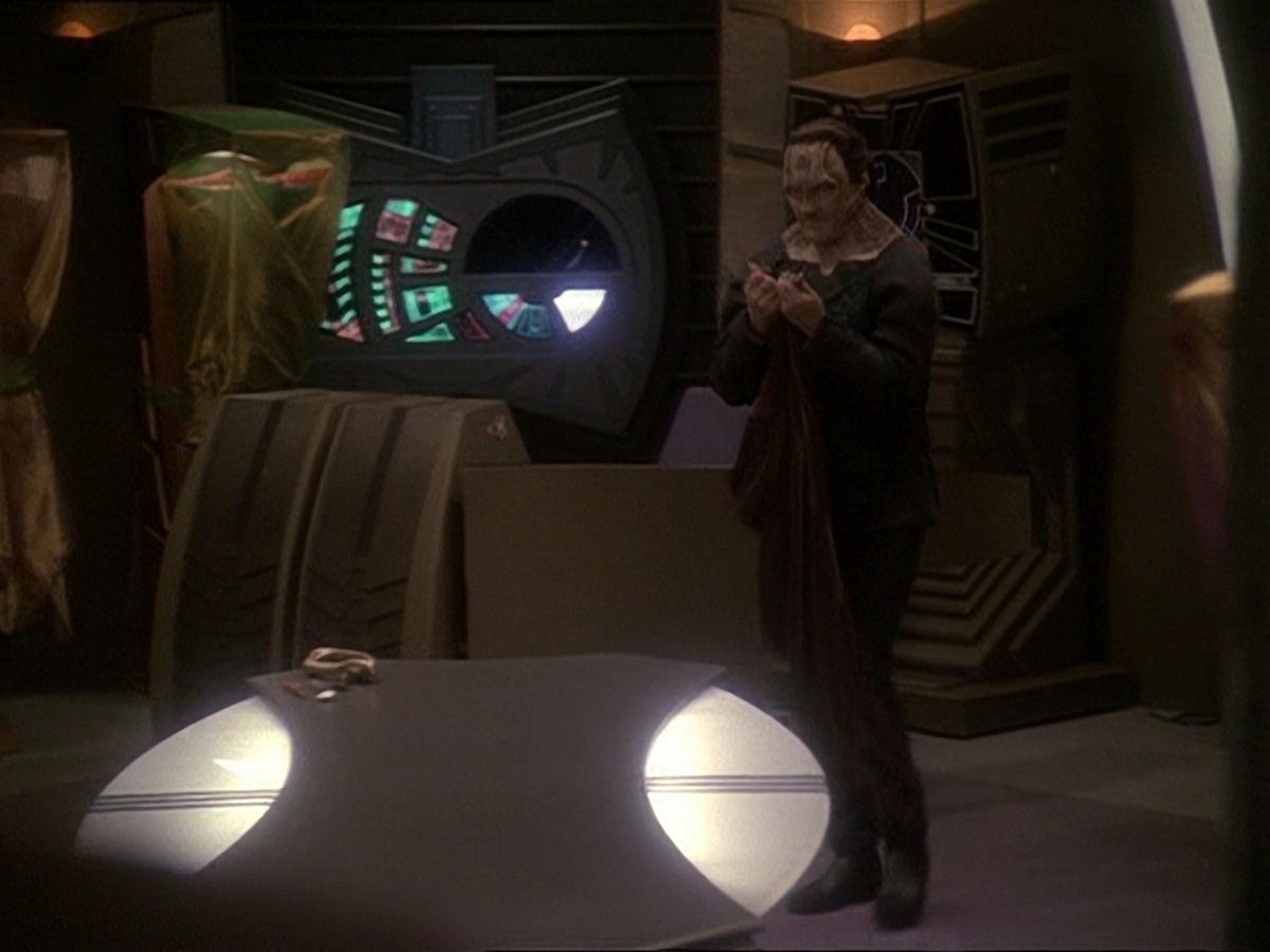 extant_StarTrek_DS9_7x03-Afterimage_2441.jpg