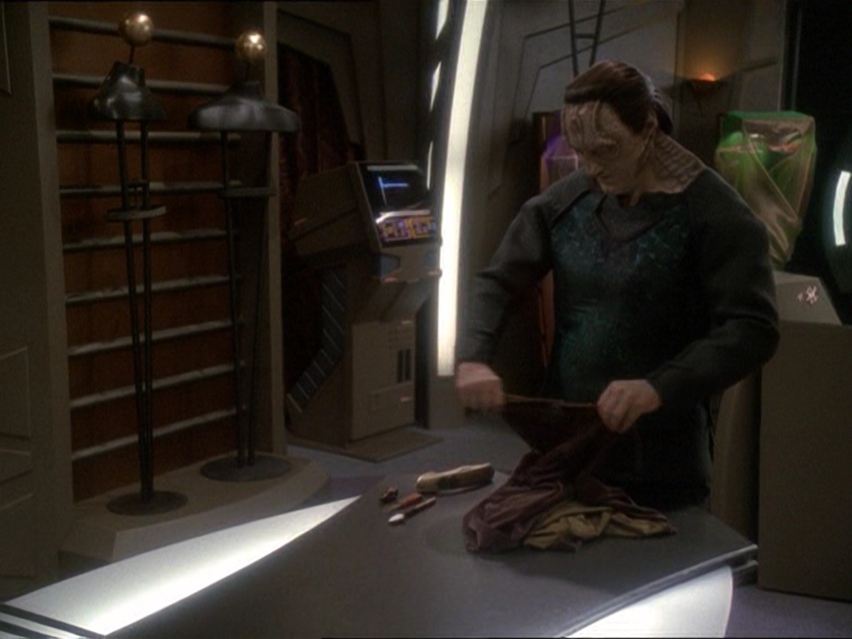 extant_StarTrek_DS9_7x03-Afterimage_2448.jpg