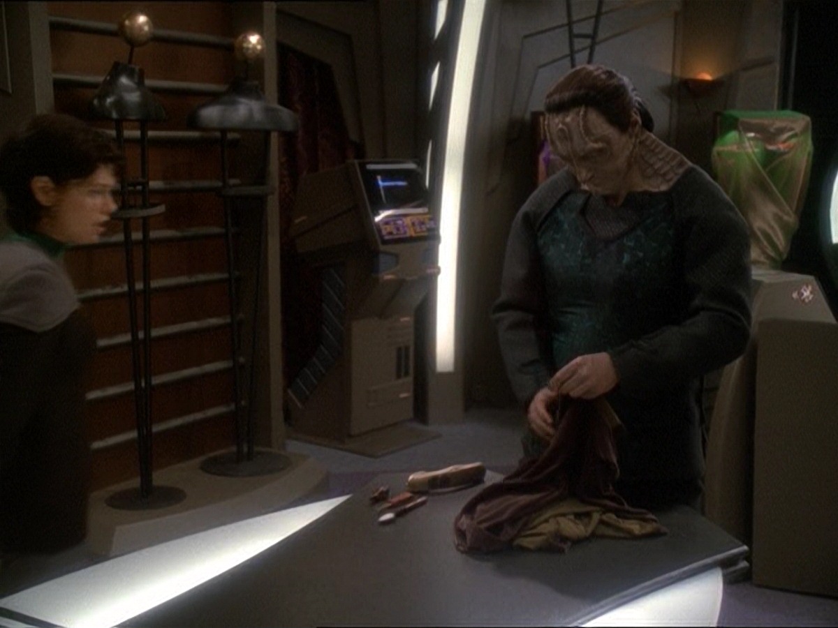 extant_StarTrek_DS9_7x03-Afterimage_2449.jpg