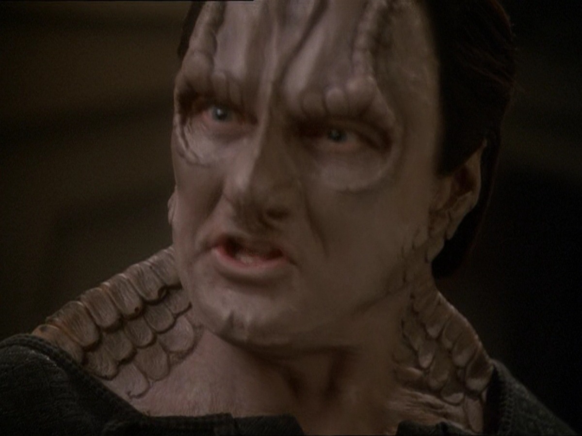 extant_StarTrek_DS9_7x03-Afterimage_2546.jpg