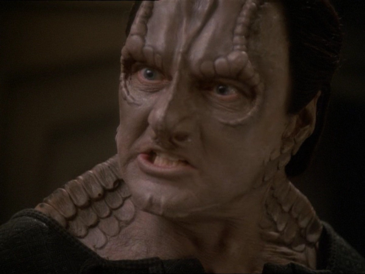 extant_StarTrek_DS9_7x03-Afterimage_2553.jpg