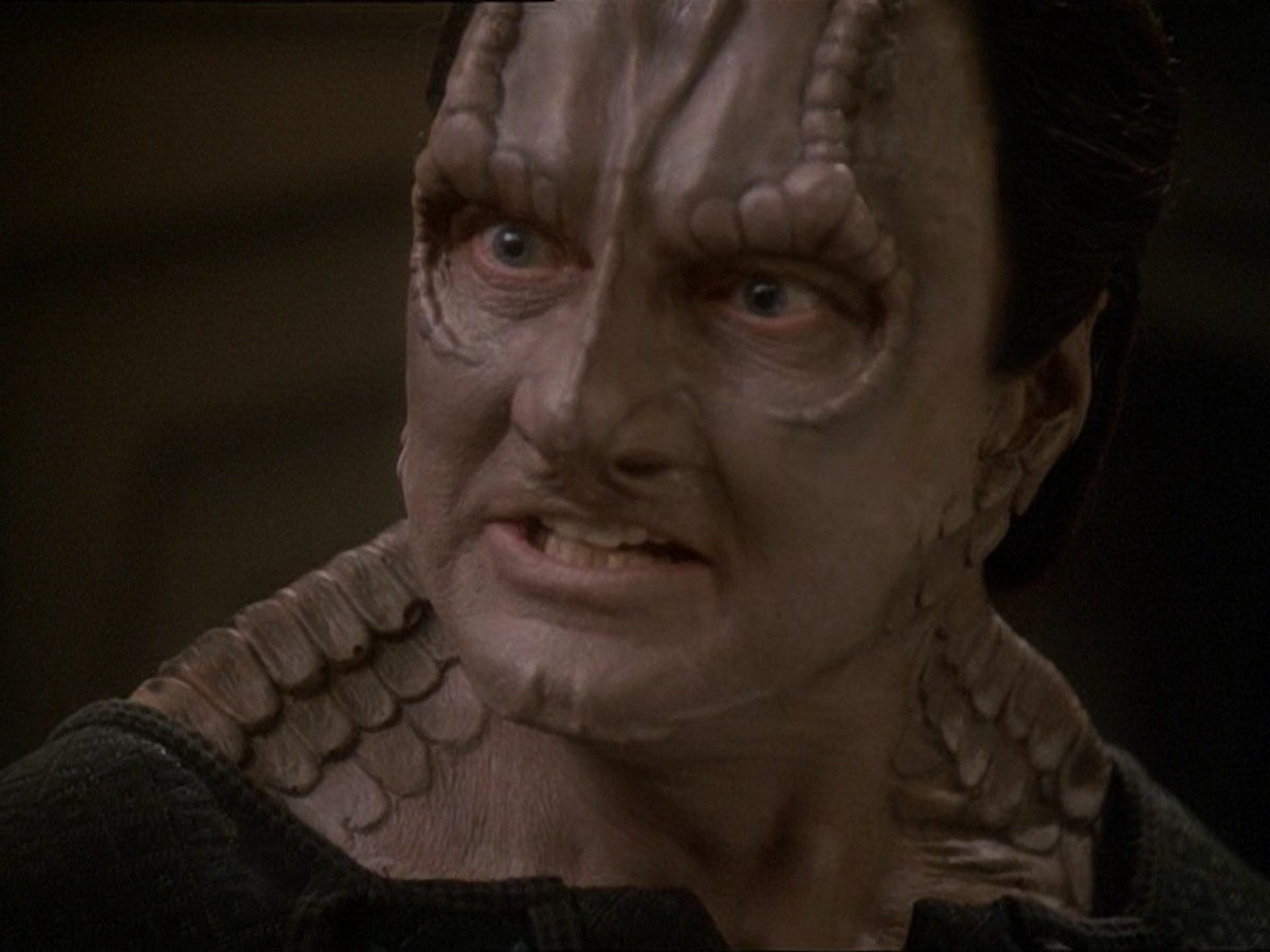 extant_StarTrek_DS9_7x03-Afterimage_2558.jpg