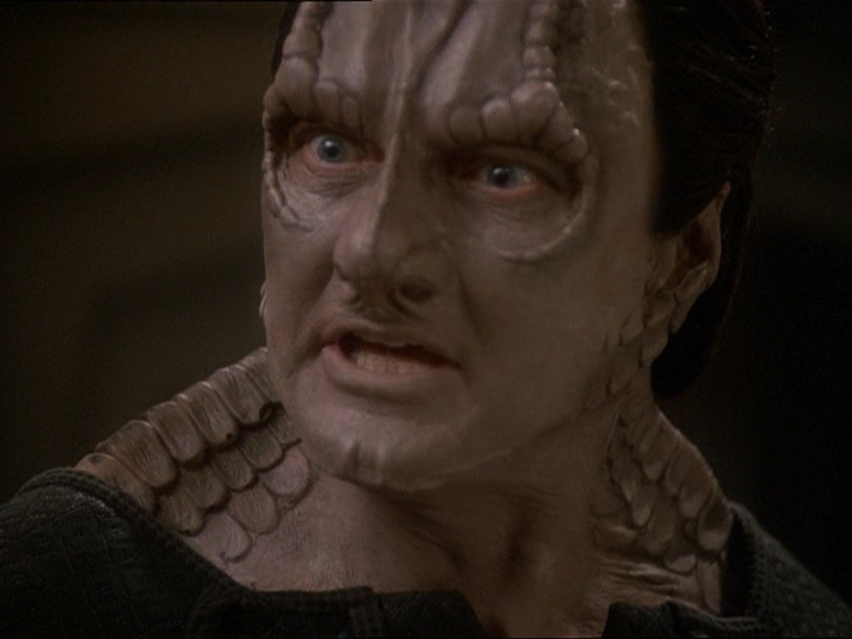 extant_StarTrek_DS9_7x03-Afterimage_2569.jpg