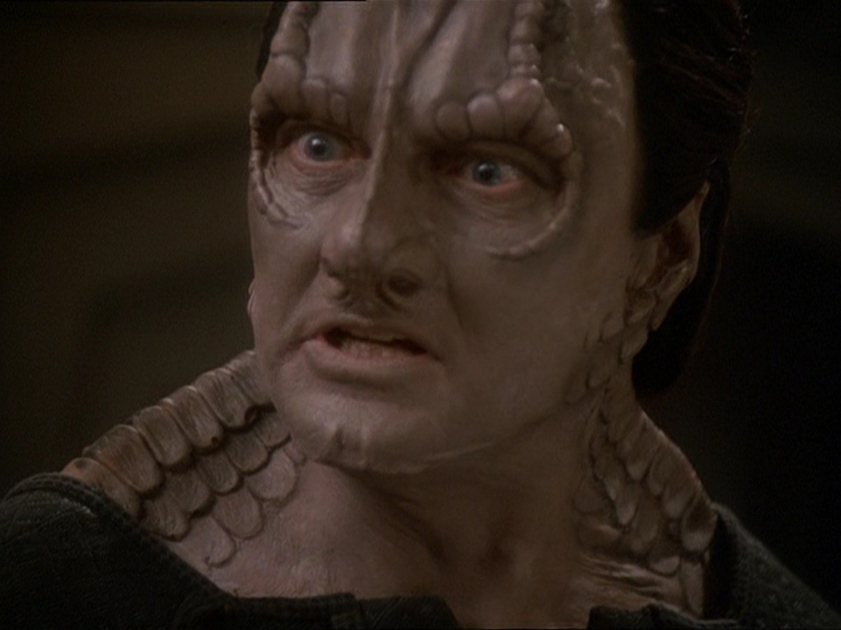 extant_StarTrek_DS9_7x03-Afterimage_2571.jpg